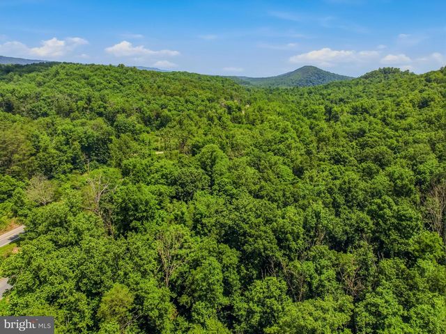 6485 CACAPON RD, Great Cacapon, WV 25422