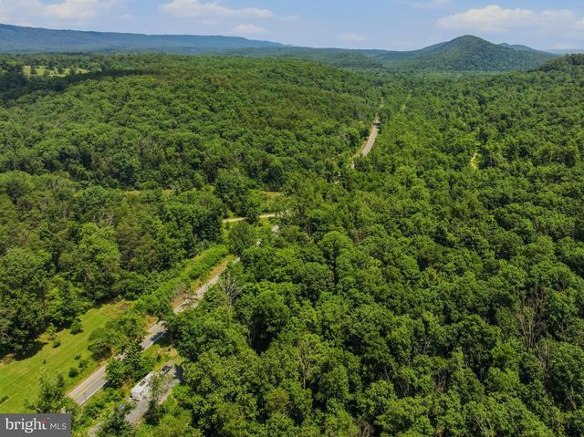 6485 CACAPON RD, Great Cacapon, WV 25422