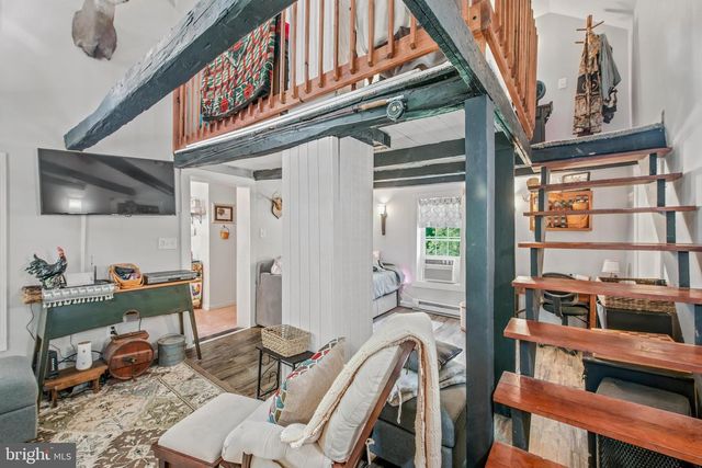 6485 CACAPON RD, Great Cacapon, WV 25422