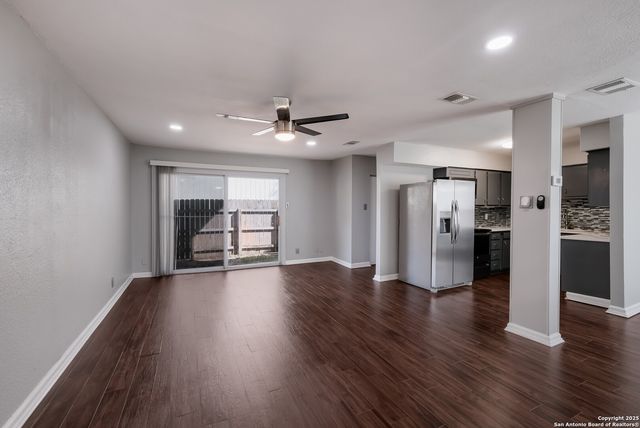 100 Lorenz Rd Apt 804, San Antonio, TX 78209