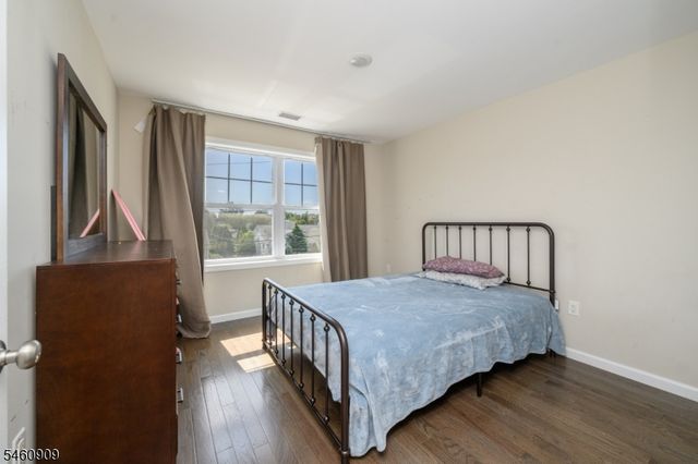112 Valerie Dr, Manville Boro, NJ 08835