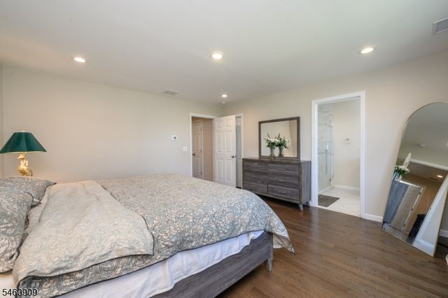 112 Valerie Dr, Manville Boro, NJ 08835