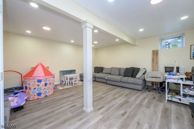 112 Valerie Dr, Manville Boro, NJ 08835