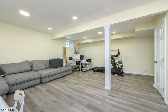 112 Valerie Dr, Manville Boro, NJ 08835