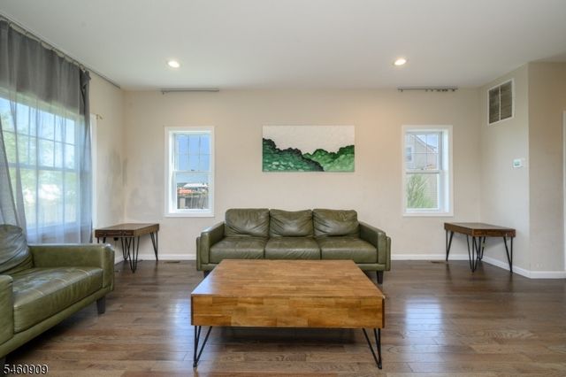 112 Valerie Dr, Manville Boro, NJ 08835