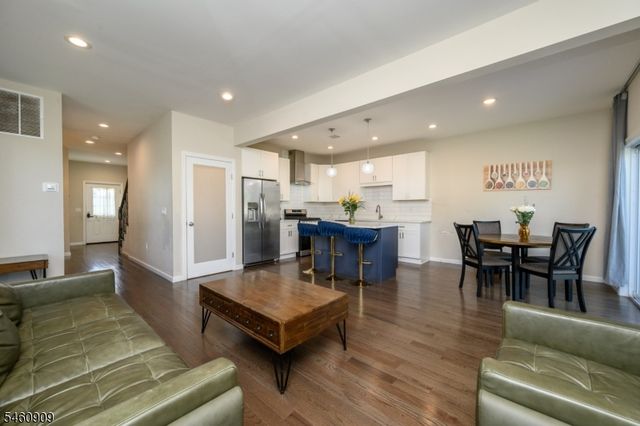 112 Valerie Dr, Manville Boro, NJ 08835