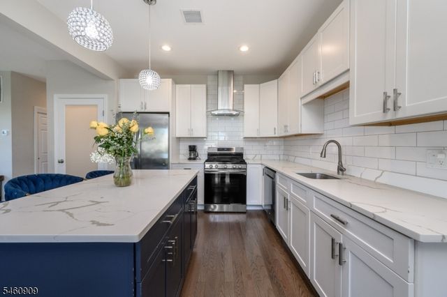 112 Valerie Dr, Manville Boro, NJ 08835