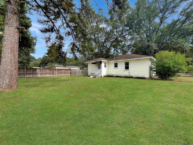319 Pine St, Denham Springs, LA 70726