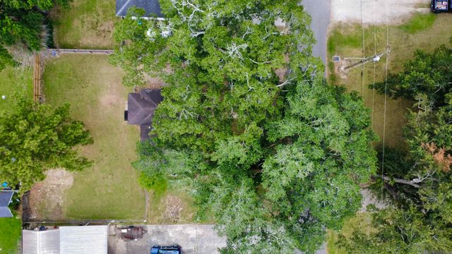 319 Pine St, Denham Springs, LA 70726