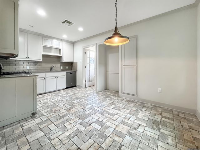 319 Pine St, Denham Springs, LA 70726