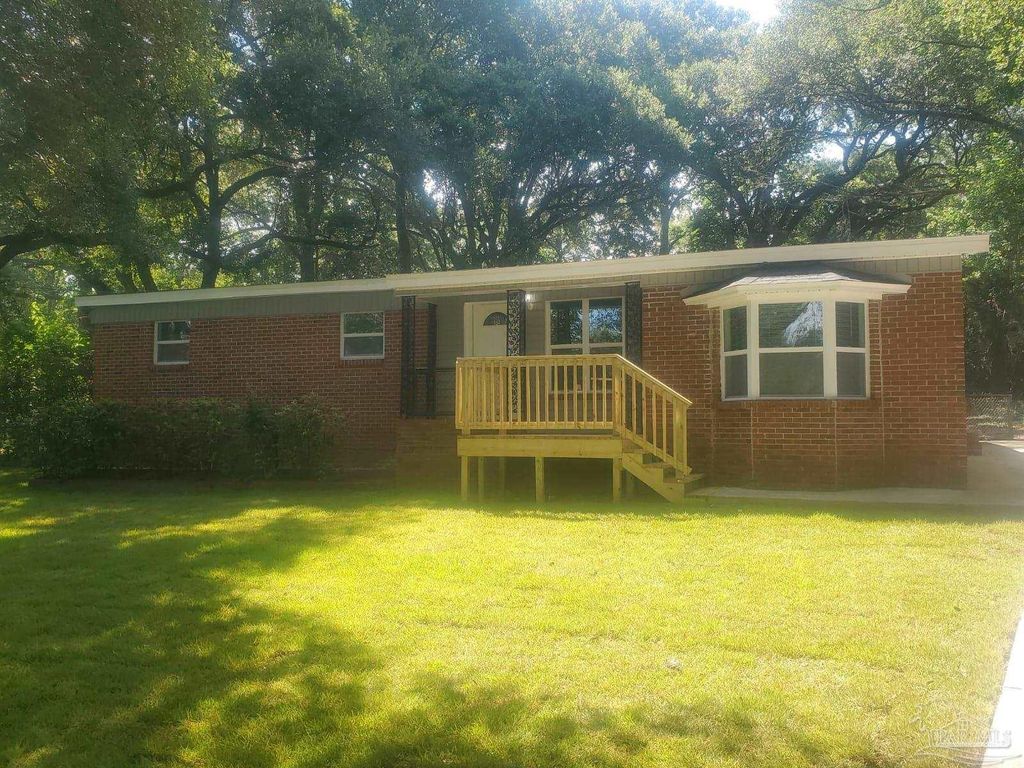 1095 Kathleen Ave, Cantonment, FL 32533