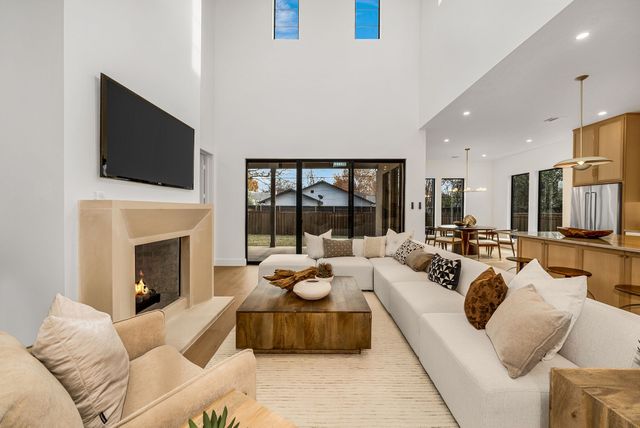 8714 San Fernando Way, Dallas, TX 75218