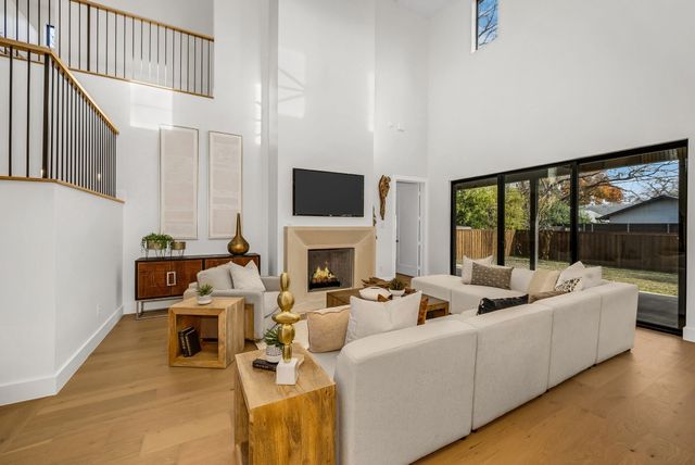 8714 San Fernando Way, Dallas, TX 75218