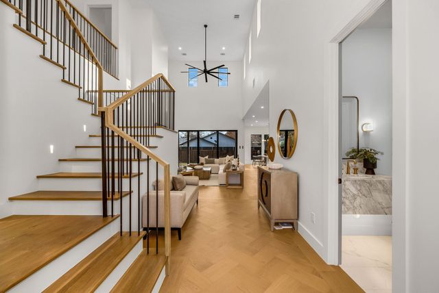 8714 San Fernando Way, Dallas, TX 75218