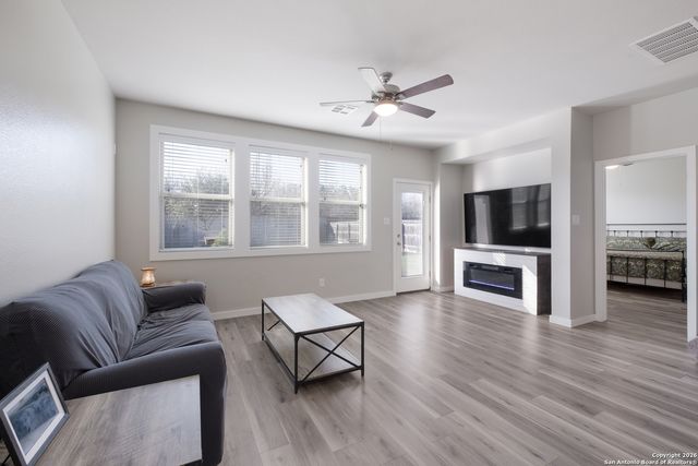 8807 Straight Oaks, San Antonio, TX 78254