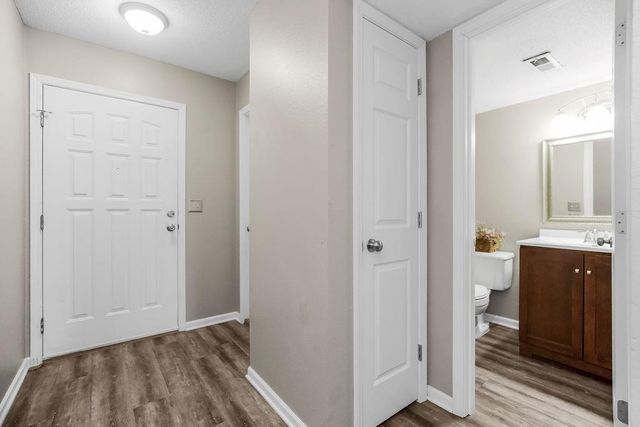 228 SW Pinetree Lane, Lee's Summit, MO 64063