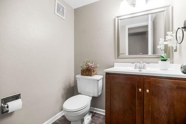 228 SW Pinetree Lane, Lee's Summit, MO 64063