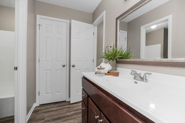 228 SW Pinetree Lane, Lee's Summit, MO 64063