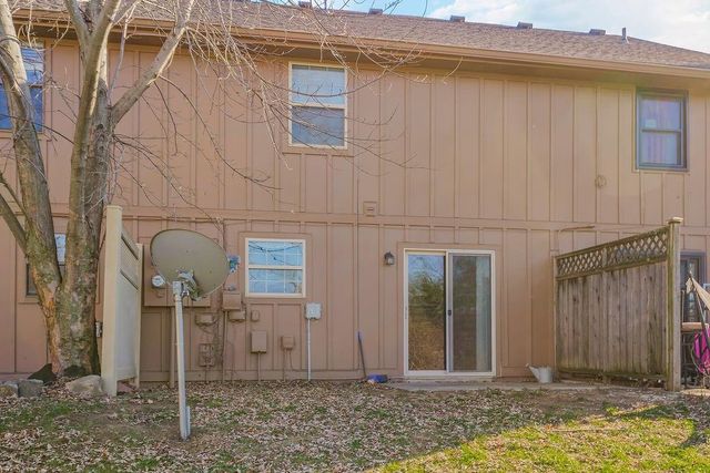 228 SW Pinetree Lane, Lee's Summit, MO 64063