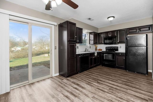 228 SW Pinetree Lane, Lee's Summit, MO 64063