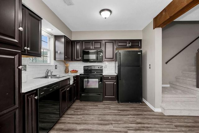 228 SW Pinetree Lane, Lee's Summit, MO 64063