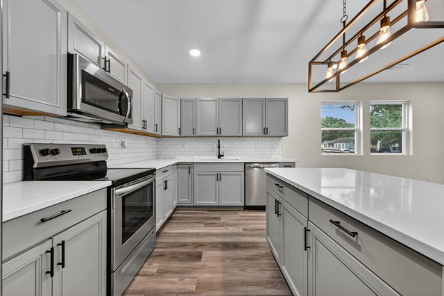 2116 Commander Road, North Charleston, SC 29405