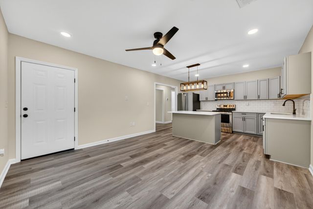 2116 Commander Road, North Charleston, SC 29405