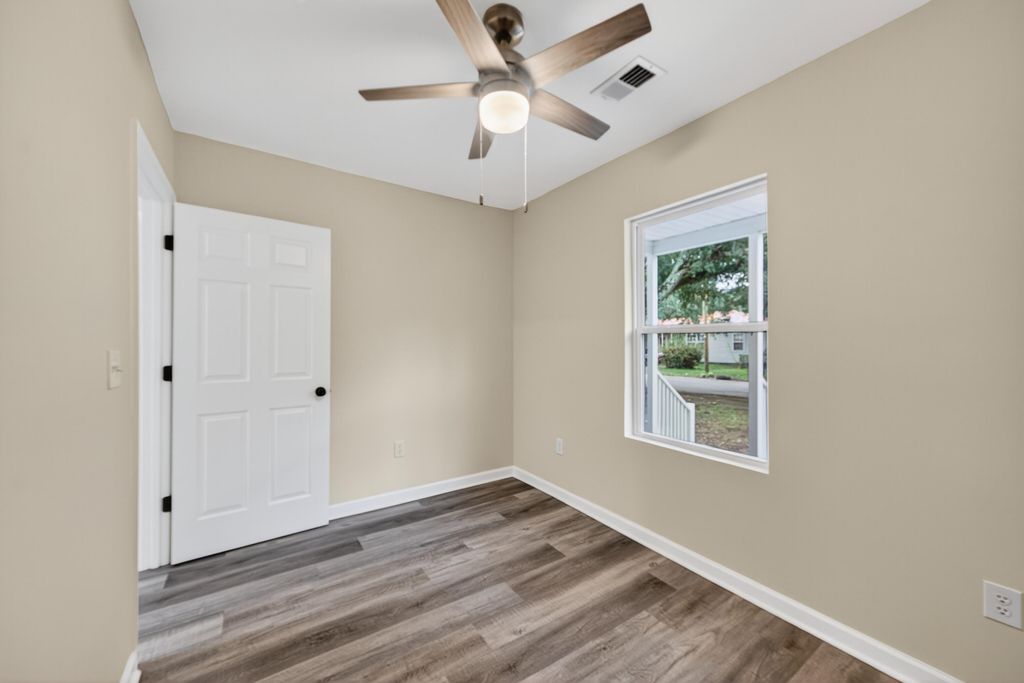 Image 12 of property listing at 2116 Commander Road, North Charleston, SC 29405