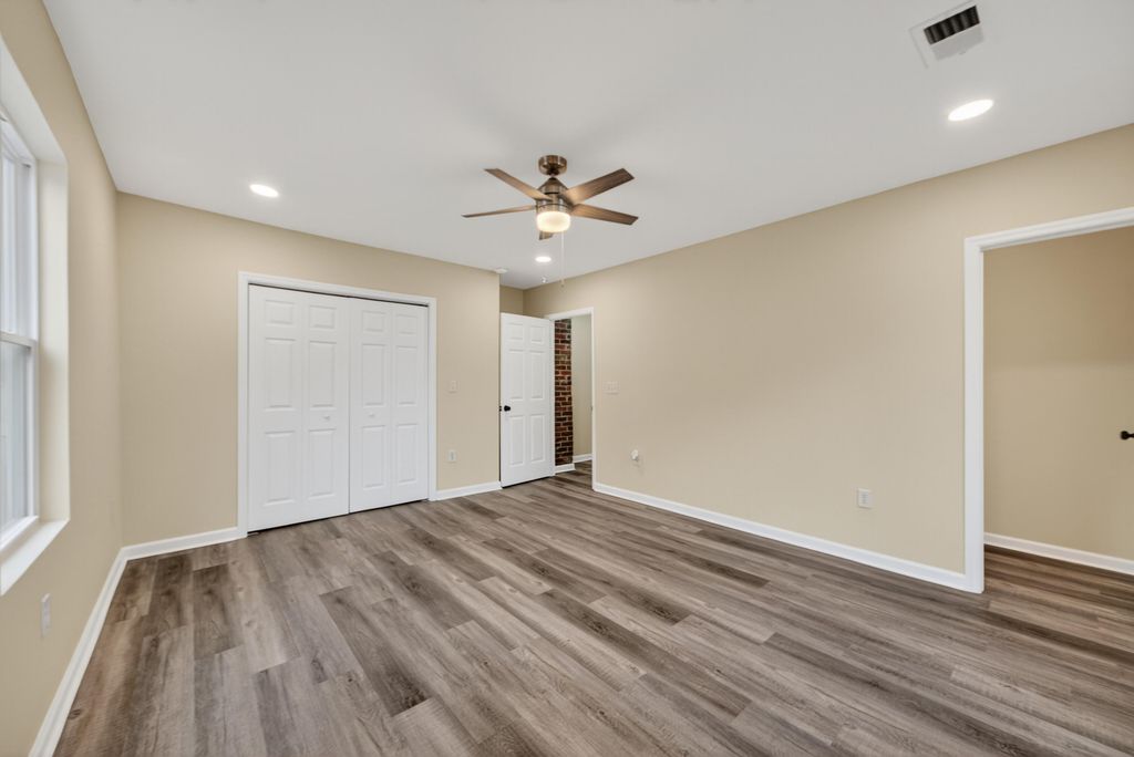 Image 14 of property listing at 2116 Commander Road, North Charleston, SC 29405