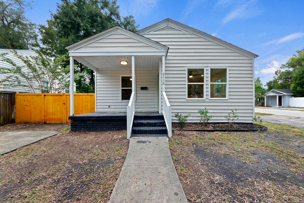 Image 2 of property listing at 2116 Commander Road, North Charleston, SC 29405