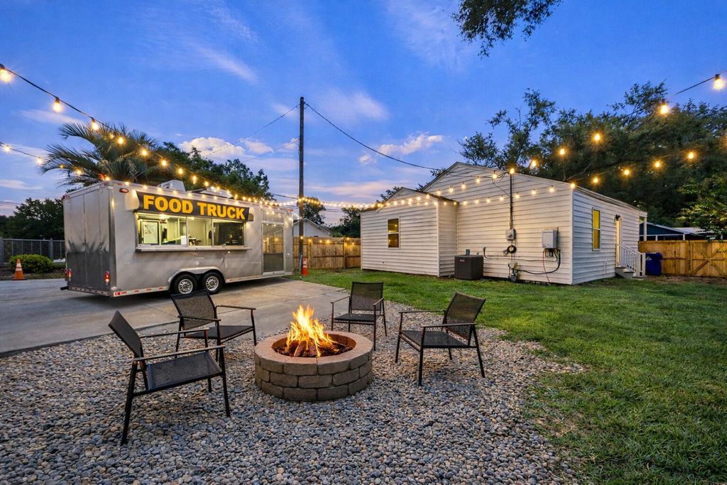 Image 23 of property listing at 2116 Commander Road, North Charleston, SC 29405