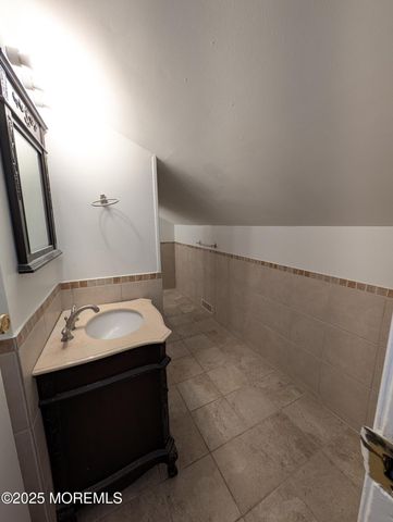 171 Center Street, Aberdeen, NJ 07747