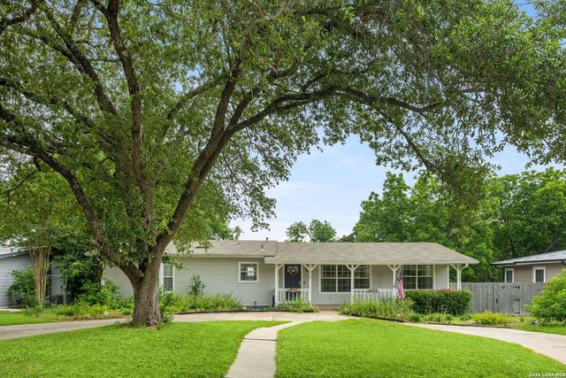 220 LYMAN DR, Terrell Hills, TX 78209