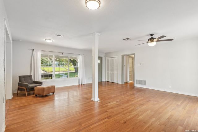 220 LYMAN DR, Terrell Hills, TX 78209