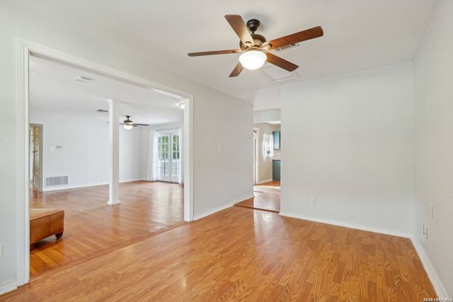 220 LYMAN DR, Terrell Hills, TX 78209