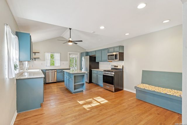 220 LYMAN DR, Terrell Hills, TX 78209
