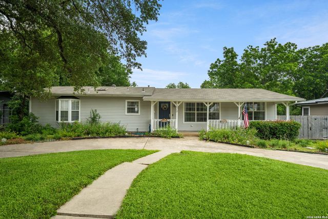 220 LYMAN DR, Terrell Hills, TX 78209