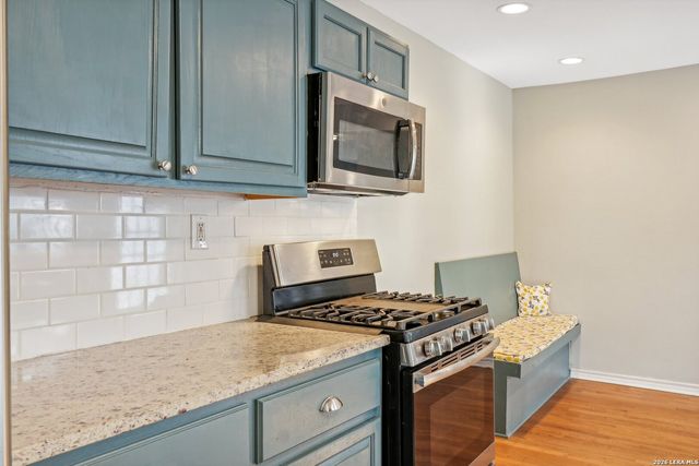 220 LYMAN DR, Terrell Hills, TX 78209