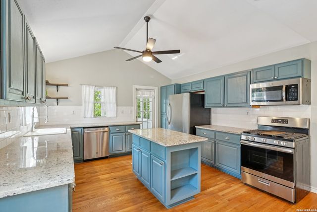 220 LYMAN DR, Terrell Hills, TX 78209