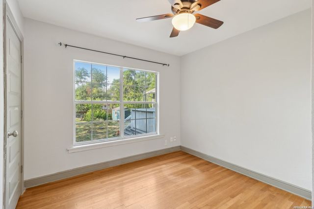 220 LYMAN DR, Terrell Hills, TX 78209