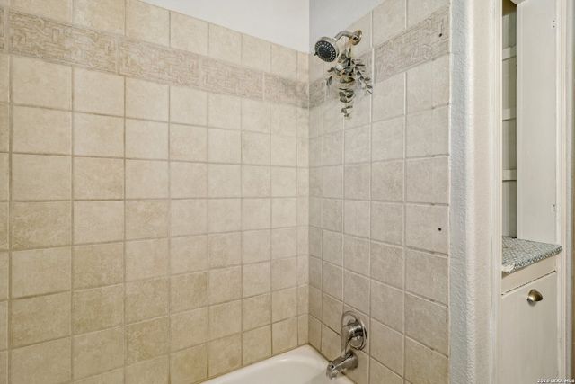 220 LYMAN DR, Terrell Hills, TX 78209