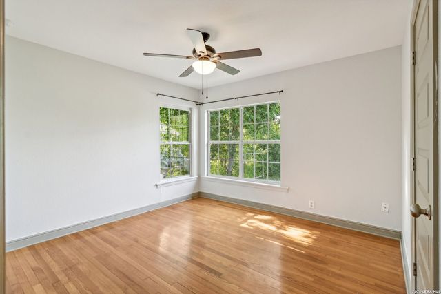 220 LYMAN DR, Terrell Hills, TX 78209