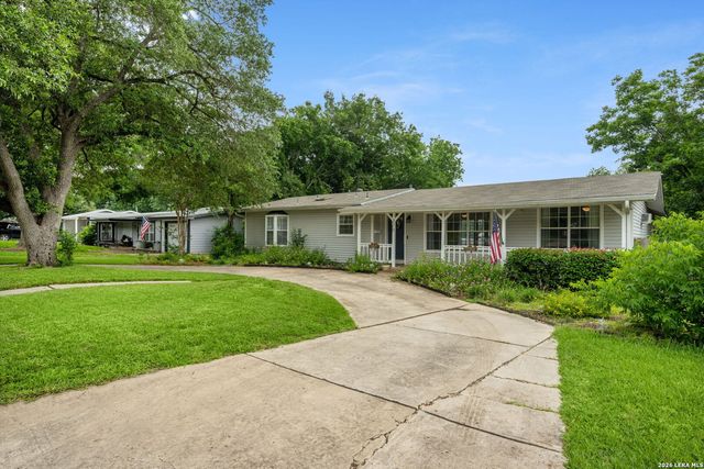 220 LYMAN DR, Terrell Hills, TX 78209