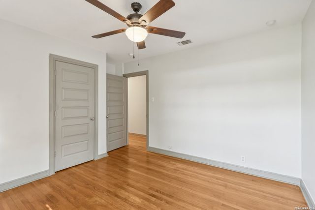 220 LYMAN DR, Terrell Hills, TX 78209