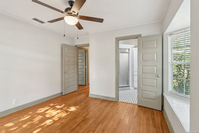 220 LYMAN DR, Terrell Hills, TX 78209