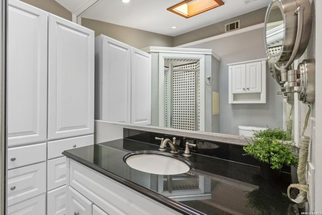 220 LYMAN DR, Terrell Hills, TX 78209