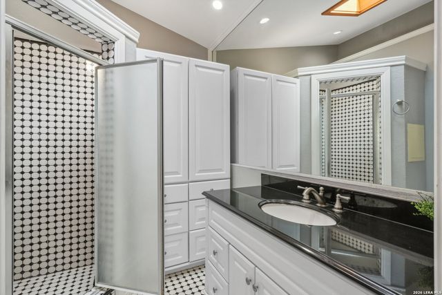 220 LYMAN DR, Terrell Hills, TX 78209