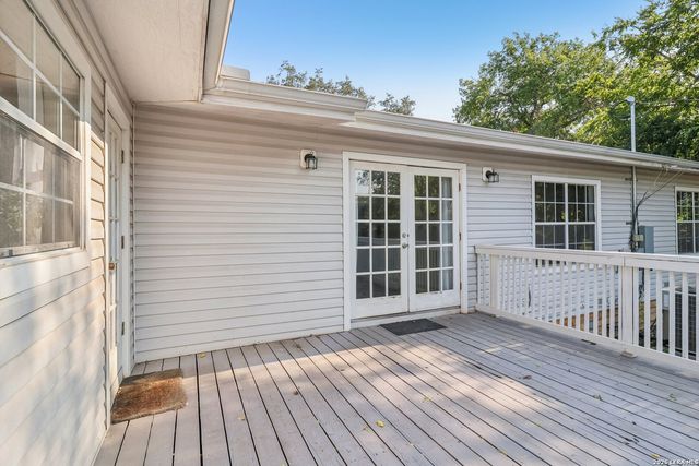 220 LYMAN DR, Terrell Hills, TX 78209