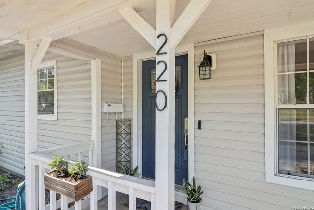 220 LYMAN DR, Terrell Hills, TX 78209