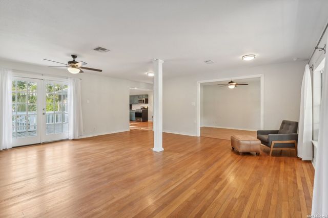 220 LYMAN DR, Terrell Hills, TX 78209